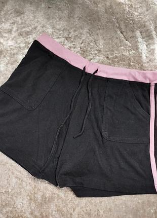 Шорты женские 💞 
продам шорты б у 
замеры на фото 
отправка 
💞 новой укр почтой каждый день 
💞 meest rozetka один раз в неделю
