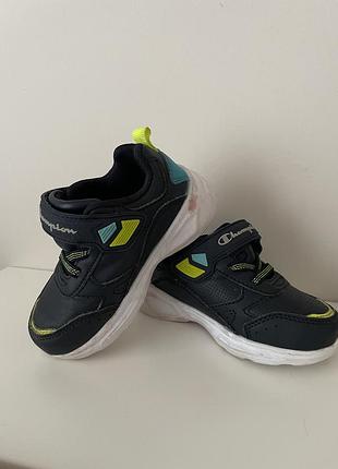 Продам недорого дитячі кросівки champion в ідеалі 21-22 розмір