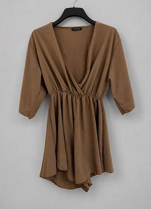 Итальянская мини-платье на запах в оттенке кэмэл