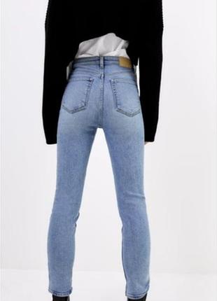 Жіночі світло-блакитні джинси бренду zara з високою посадкою