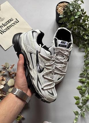 Nike initiator custom white