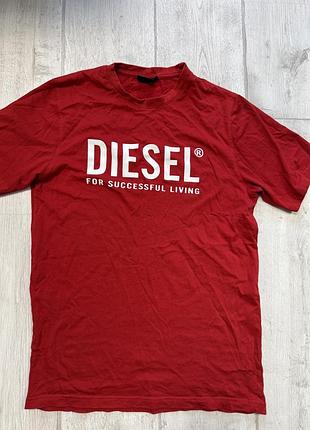 Яскрава червона футболка diesel