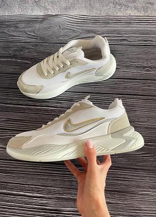 Nike   кроссовки с нюансом