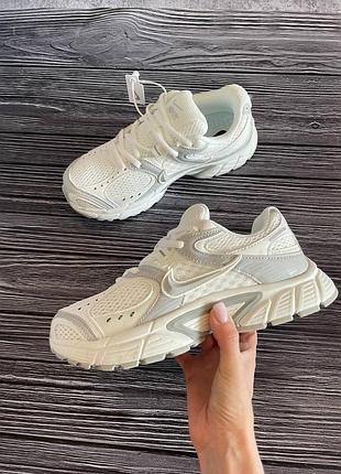 Nike   кроссовки с нюансом
