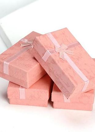 Подарочная коробка с крышкой. розовый, 8х5х3 см