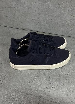 Оригінальні кросівки adidas