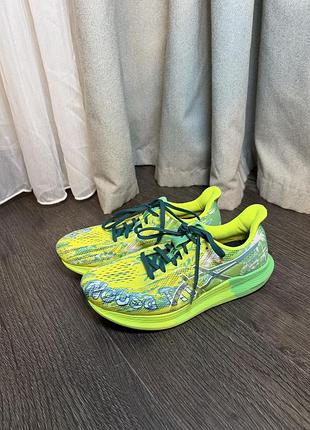 Яскраві бігові кросівки asics noosa tri 14 чоловічі беговые кроссовки