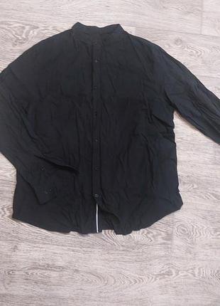 Чоловіча сорочка з натуральної тканини.