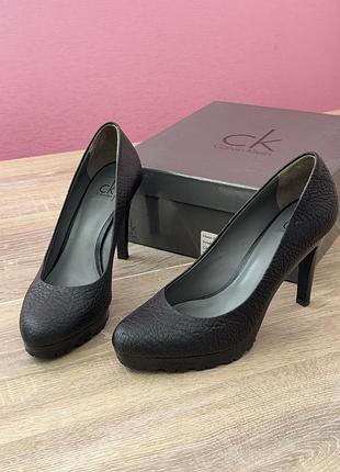Чорні туфлі calvin klein