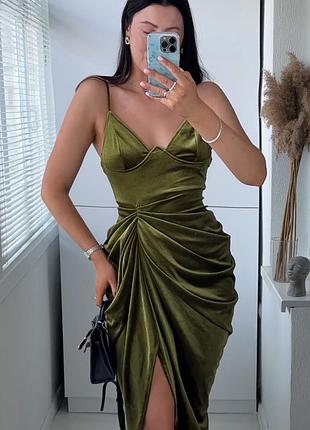 Розпродаж сукня prettylittlething міді велюрова драпірування
