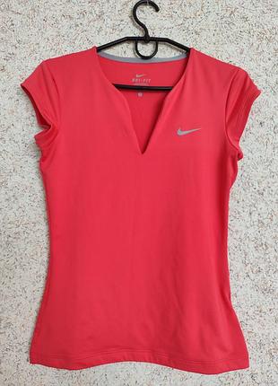 Жіноча спортивна футболка nike з v-подібним вирізом та технологією dri-fit розмір s
