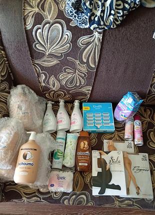 Лот жіноча доглядова косметика і колготки