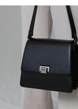 Базова жіноча сумка шкіряна чорна сумка на плече з двома ремінцями9 фото