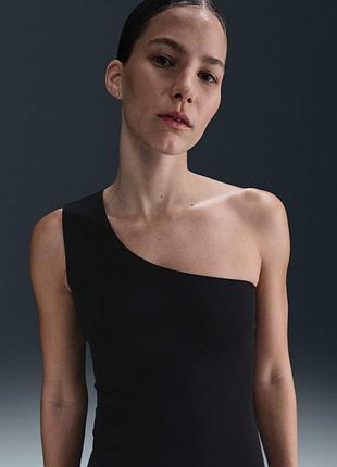 Майка жіноча nike dri-fit asymmetrical tank top black hj2287-010 xs