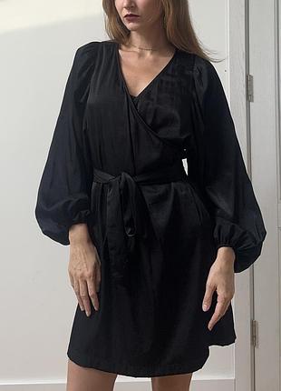 Сукня чорна атласна