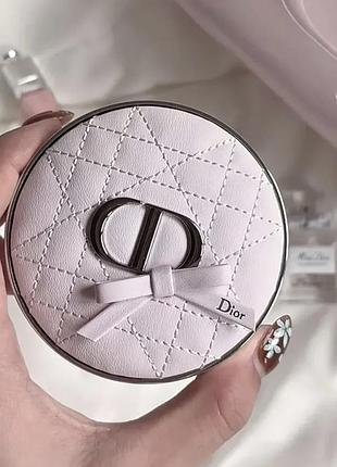 Це преміальний лімітований футляр для кушона від французького бренду dior