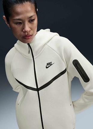 Толстовка nike sportswear tech fleece windrunner beige hv6747-110