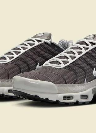 Кросівки nike air max plus ib7679-200 40.5