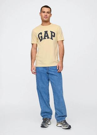 Футболка чоловіча gap everyday soft logo t-shirt beige 855769181 l 855769181