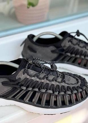 Keen uneek sandals