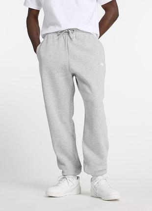 Брюки мужские new balance brushed back small logo joggers grey mp41503ag l mp41503ag xl