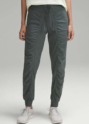 Lululemon dance studio mid-rise jogger 4 size