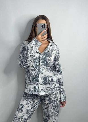 Жіночий комплект з мусліна