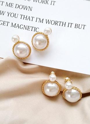 Очаровательные серьги перламутр в золотистом окаймлении