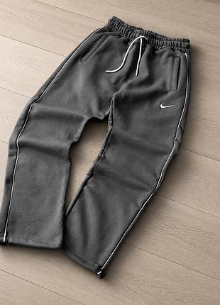 Утеплённые штаны nike на флисе, серые джоггеры найк с лампасами, зимние спортивные штаны для мужчин l