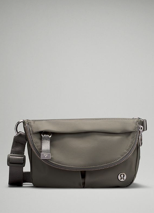 Сумка кросс-боди lululemon all night festival bag micro, состояние идеальное, 22 х 17 х 5 (сложенная)
