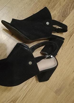 Босоножки из натуральной замши р.37