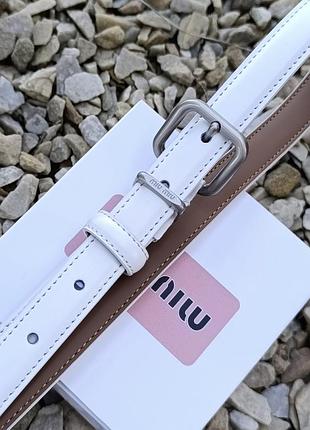 Ремінь шкіряний жіночий білого кольору ширина 2 см срібна пряжка