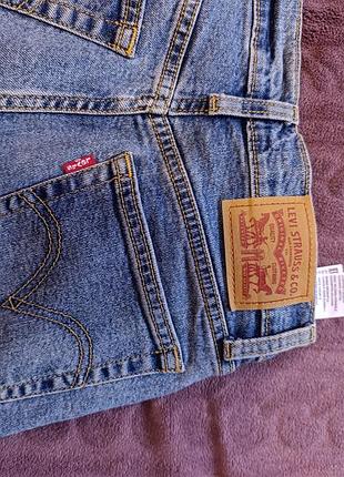 Джинси levi's wedgie straight
в идеальном состоянии, только примеряли
