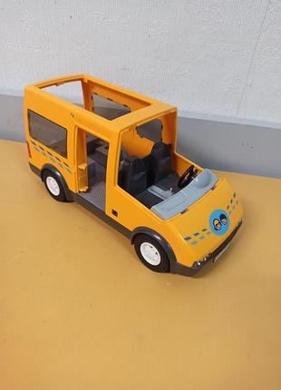 Іграшковий шкільний автобус від playmobil із серії city life.