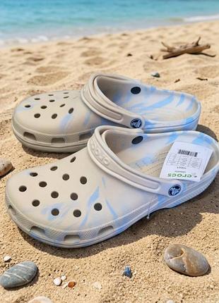 Крокси сабо crocs classic класичні сабо crocs з мармуровим принтом у біло-блакитному кольорі розмір 42 (м9/w11) устілка 26