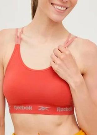 Спортивный топ reebok с хорошей спинкой