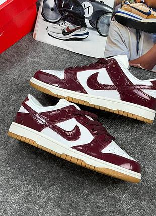 Nike sb dunk burgundy croc