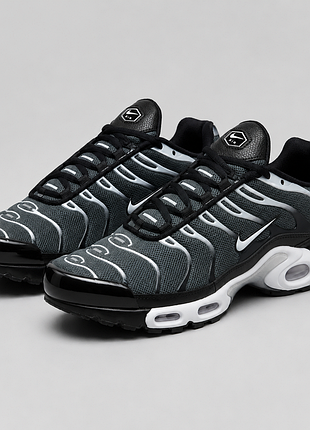 Чоловічі кросівки nike air max plus tn чорні 41–46
