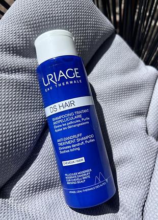 Uriage ds hair anti-dandruff treatment shampoo — лікувальний шампунь проти лупи для подразненої шкіри голови об'ємом 200 мл.