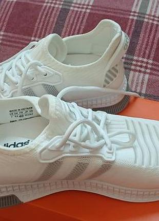 ​🔥 білосніжні кросівки в стилі adidas (р. 40, устілка 24 см)