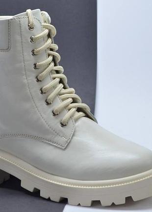 Женские модные зимние кожаные ботинки берцы молочные l-style 86221
