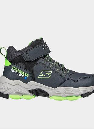 Демісезонні водонепроникні черевики на хлопчика від бренду skechers.  32 розміру