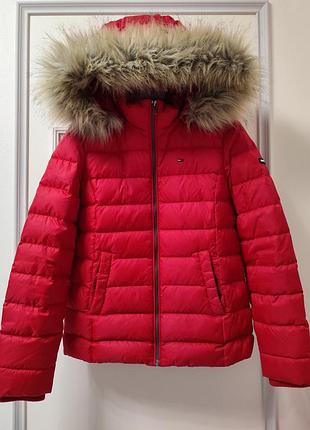 Женский красный пуховик tommy hilfiger с капюшоном