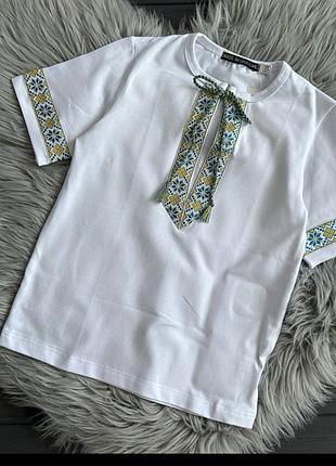 Стильна вишиванка для хлопчика