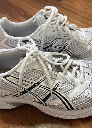Кросівки літні 39,5 р asics сітка