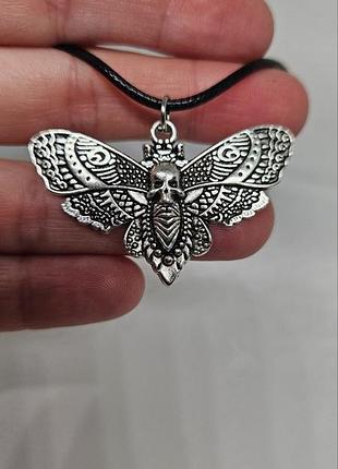 🦋 кулон-талисман на шнурке "бабочка смерти" (death's-head hawk moth) 🦋