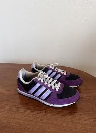 Замшеві кросівки adidas, жіночі кеди