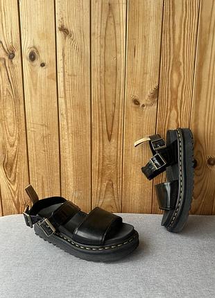 Босоніжки літні жіночі тапки сандалі взуття dr martens
