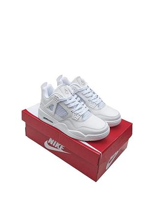 Жіночі кросівки nike air jordan retro 4 білі