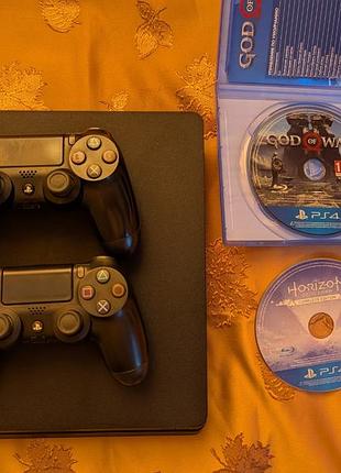 Playstation 4 slim, 750gb, 2 геймпада, 2 диска, аккаунт